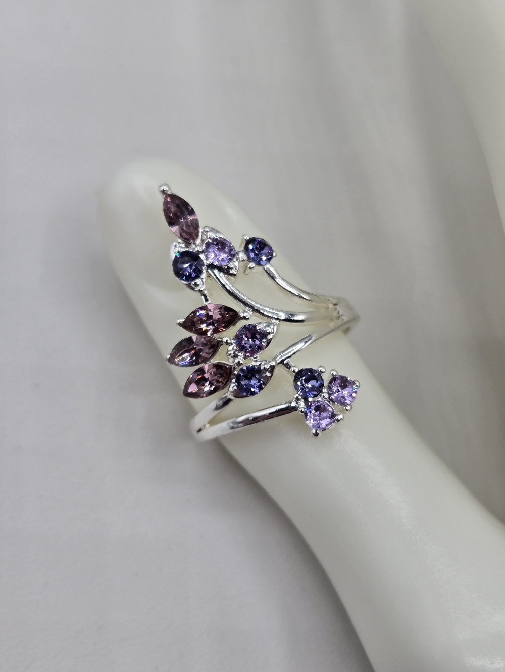 Swarovski Crystal Elements Silver Statement Ring Purple Size 8.75 Prom Wedding - Picture 2 of 5